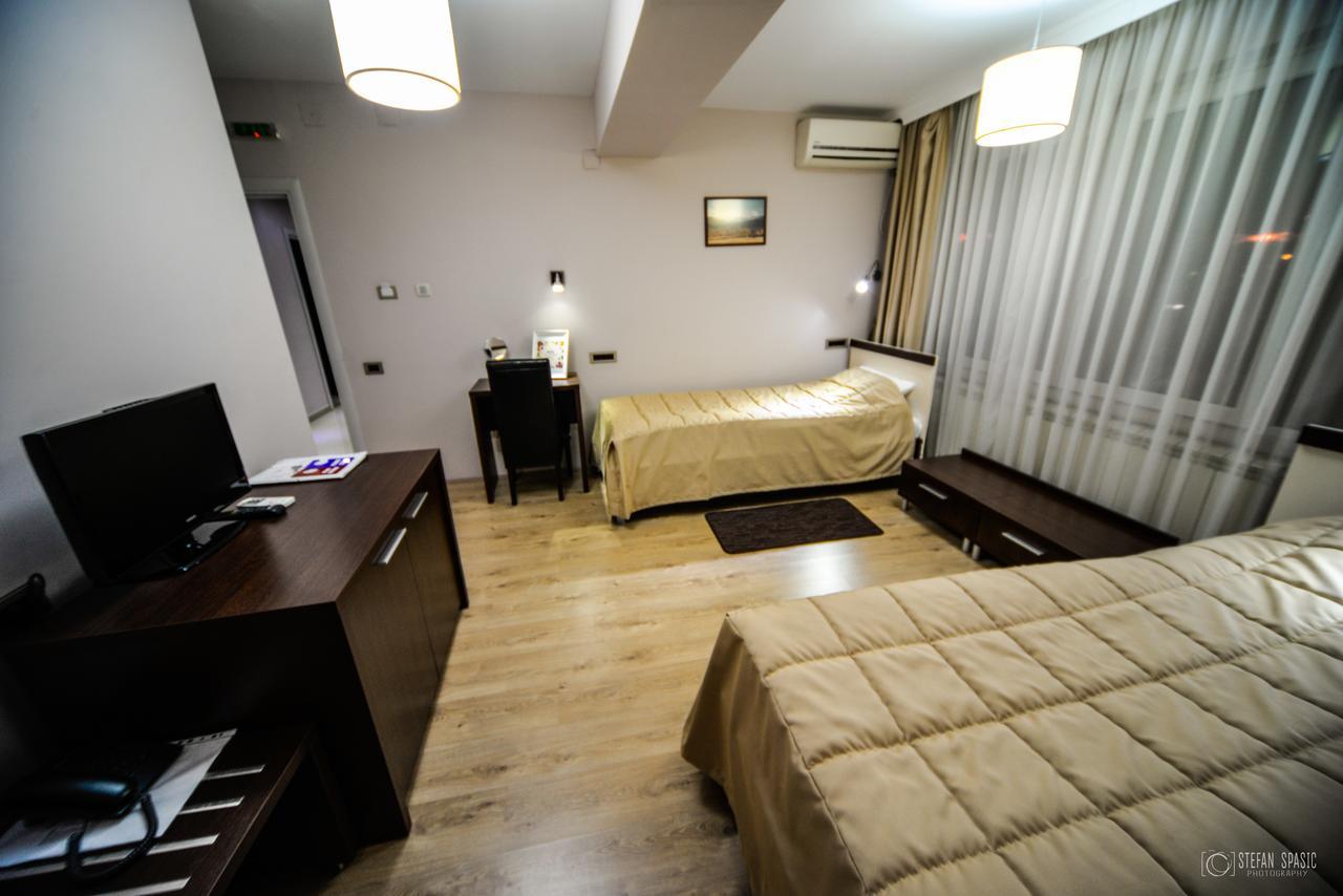 Garni Hotel 018 In Nis Exterior photo